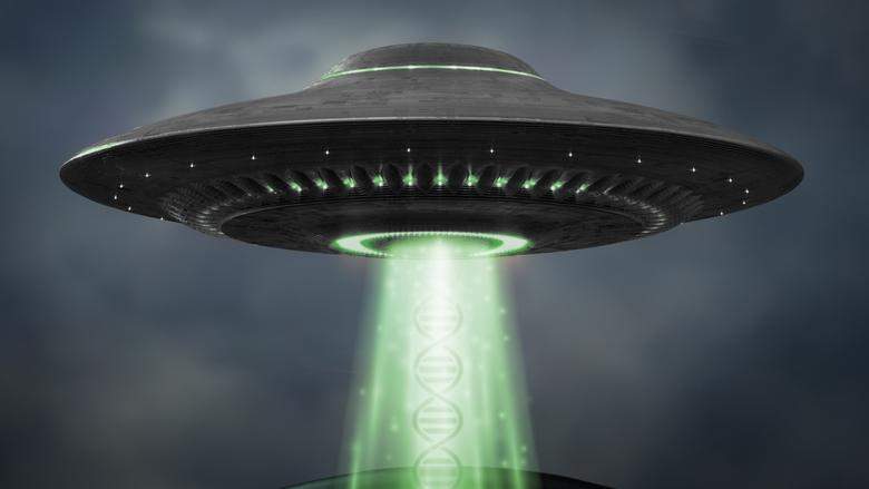 In Plain Sight: The Intelligence Community And UFOs (2022)
